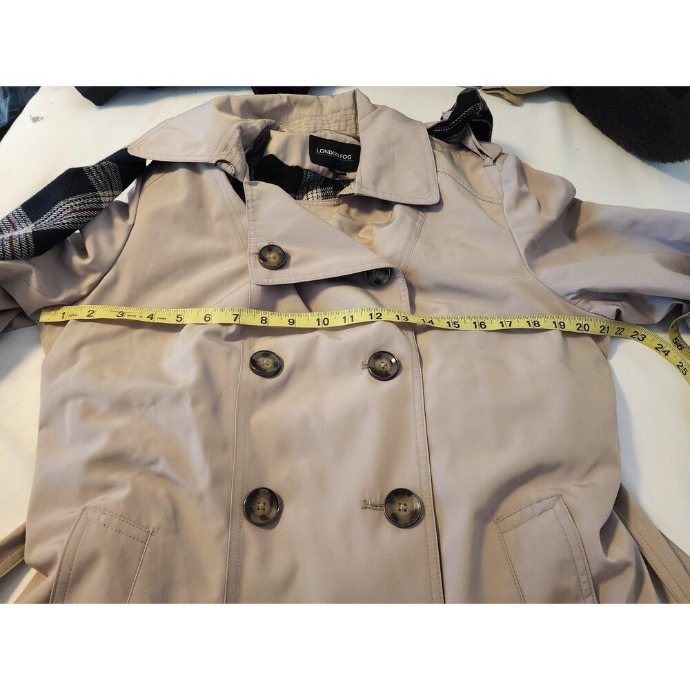 London Fog Trench Coat Womens XL Beige Belted Double Breasted Plaid Lined XL Wmn - Picture 9 of 14